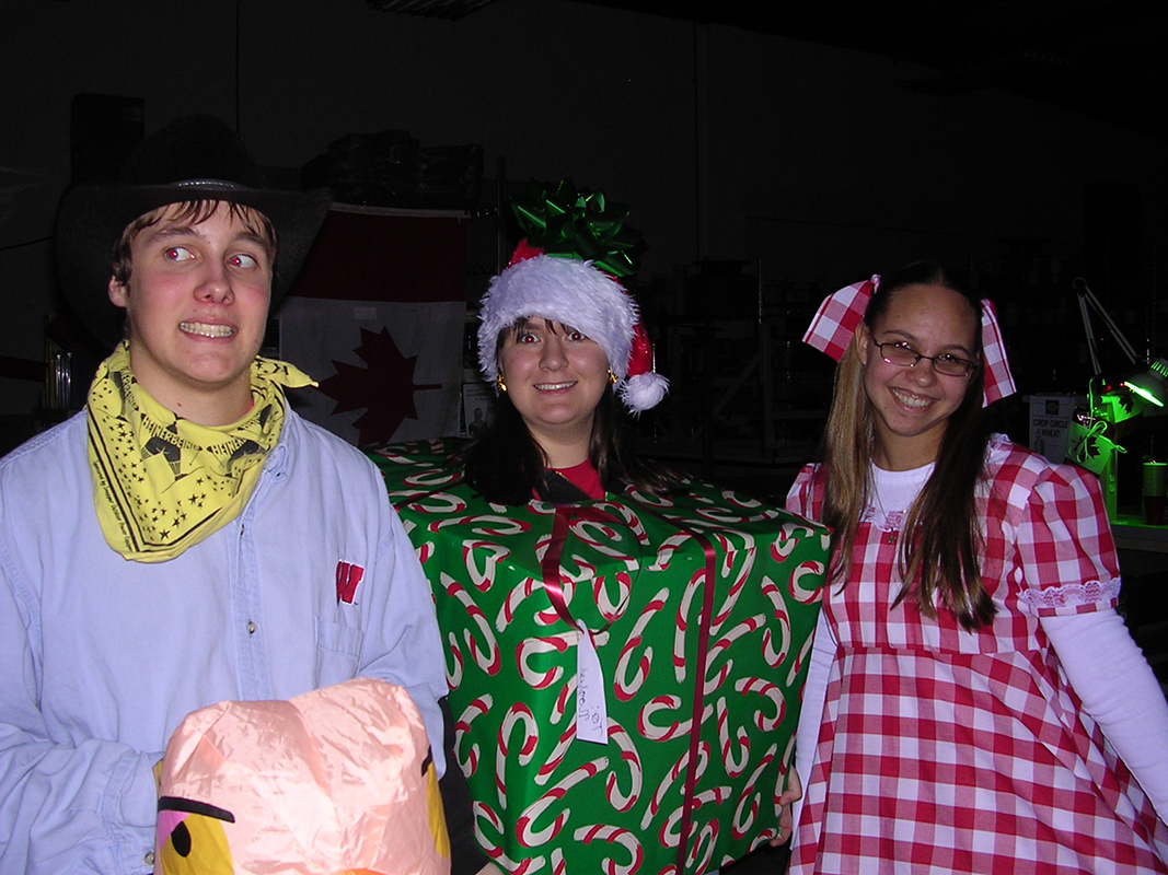 %_tempFileName014%20Zach%20Heather%20&%20Emiy%